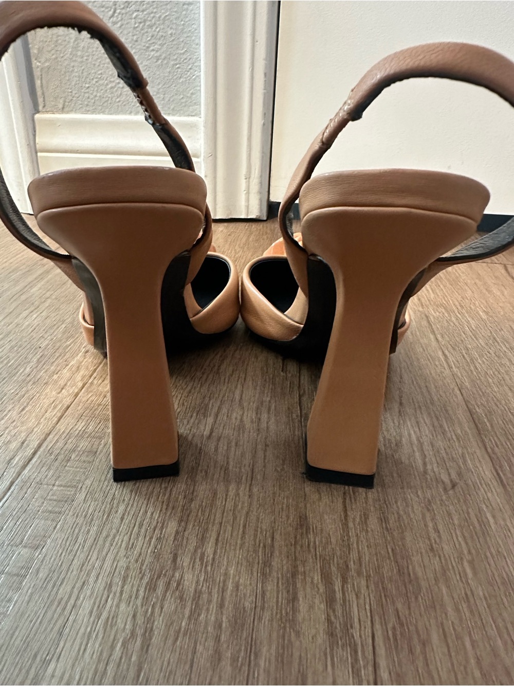 Versace Medusa Pointed Slingback Heel - Picture 4 of 8